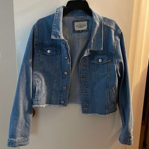 NWOT CROPPED JEAN JACKET